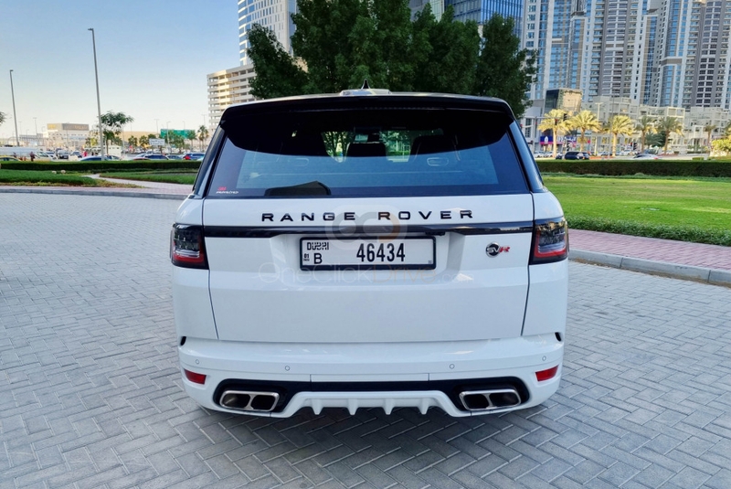 White Land Rover Range Rover Sport SVR 2020