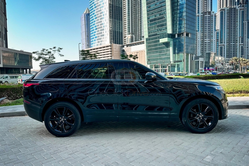 Black Land Rover Range Rover Velar 2020