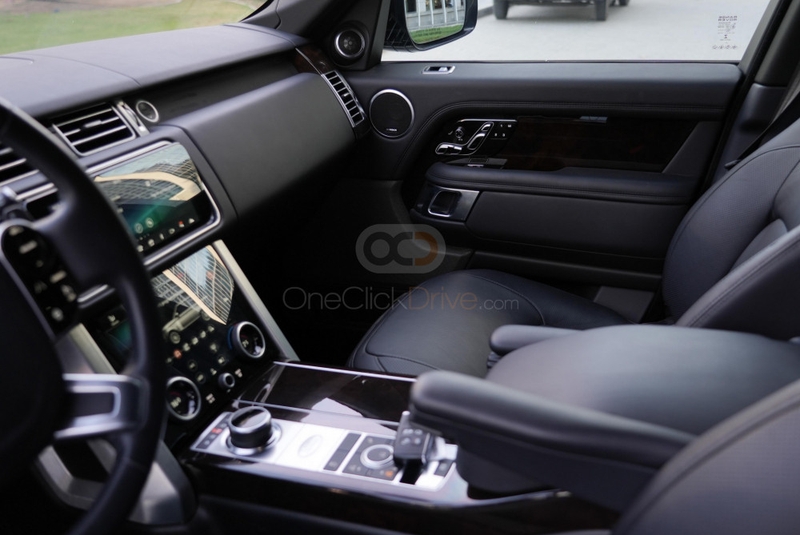 Black Land Rover Range Rover Vogue HSE V6 2022