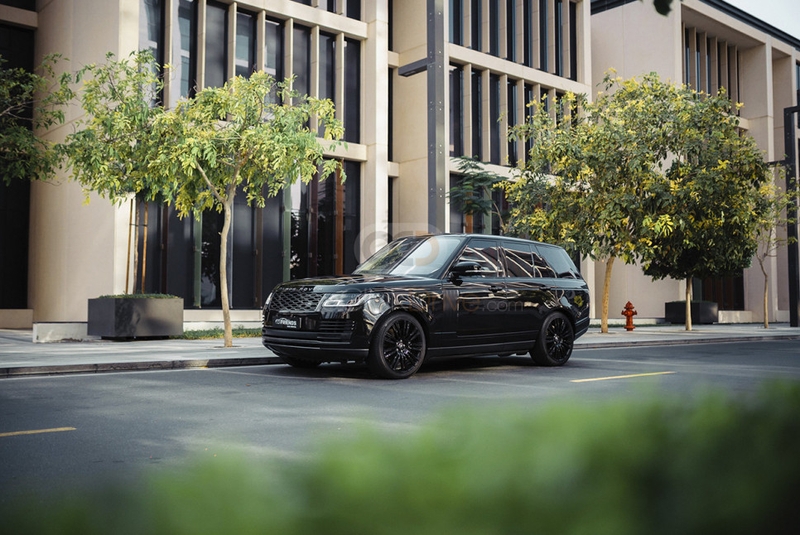 Black Land Rover Range Rover Vogue SE 2019