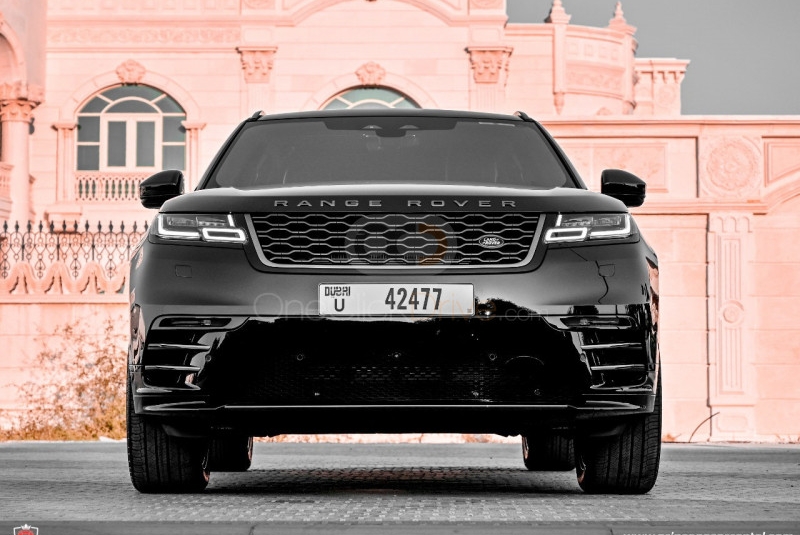 Schwarz Landrover Range Rover Velar 2021