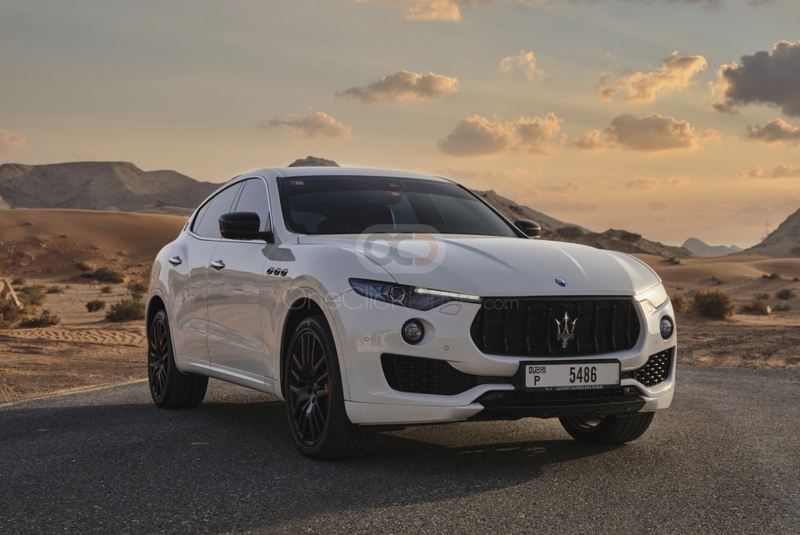 Beyaz Maserati Levante S 2017