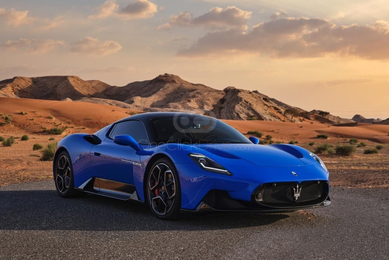 Azul Maserati MC20 2022