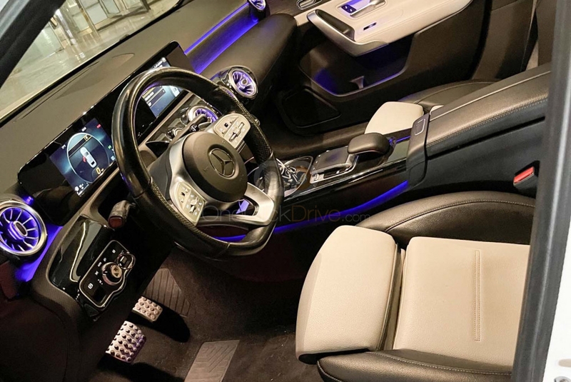 Weiß Mercedes Benz A220 2019