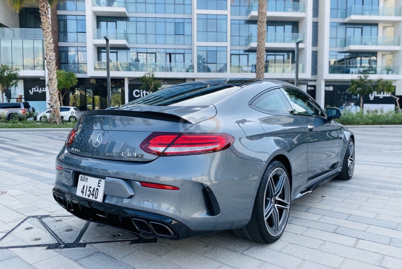 Gri Mercedes Benz AMG C63 S Coupe 2020