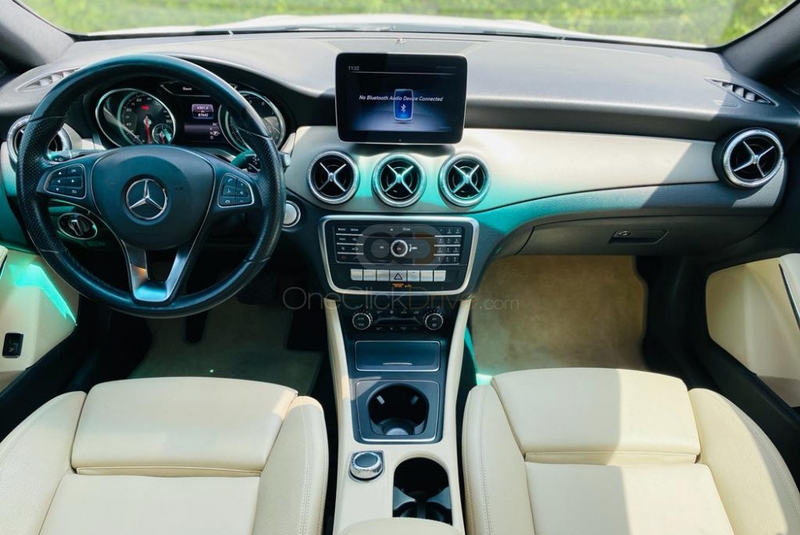 White Mercedes Benz CLA 250 2019