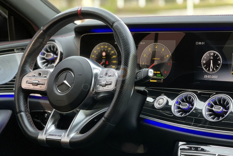 Gelb Mercedes Benz AMG-CLS 53 2019