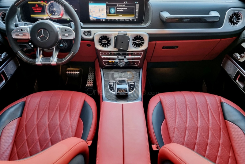 红色的 奔驰 AMG G63 2021