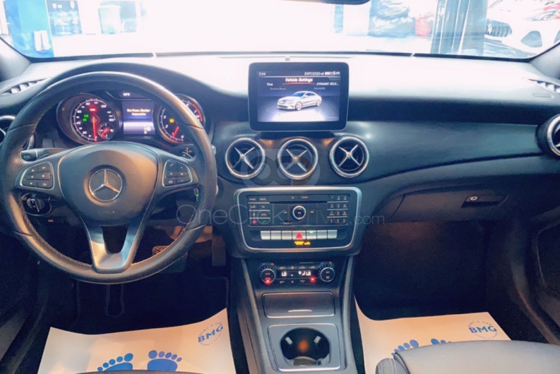 wit Mercedes-Benz CLA 250 2018