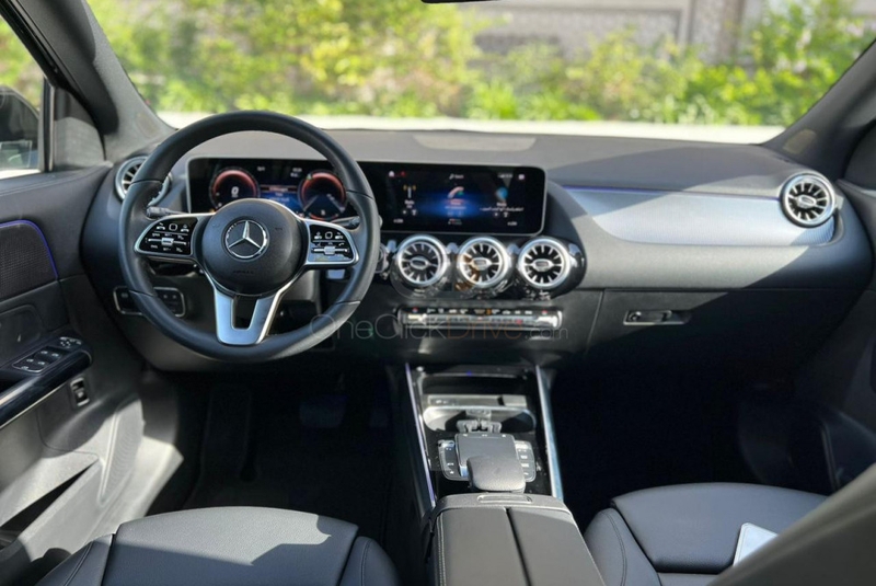 Black Mercedes Benz GLA 250 2021