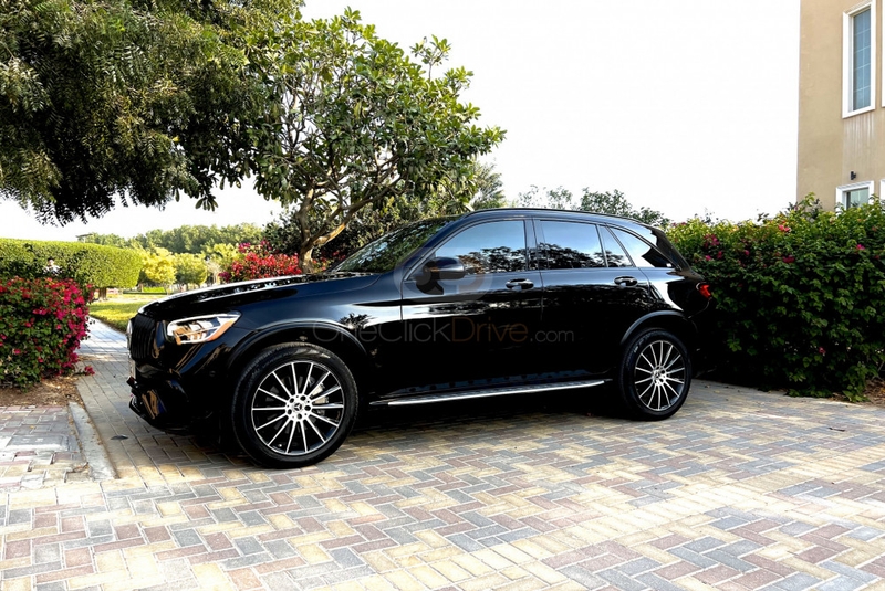 Black Mercedes Benz GLC 300 2022