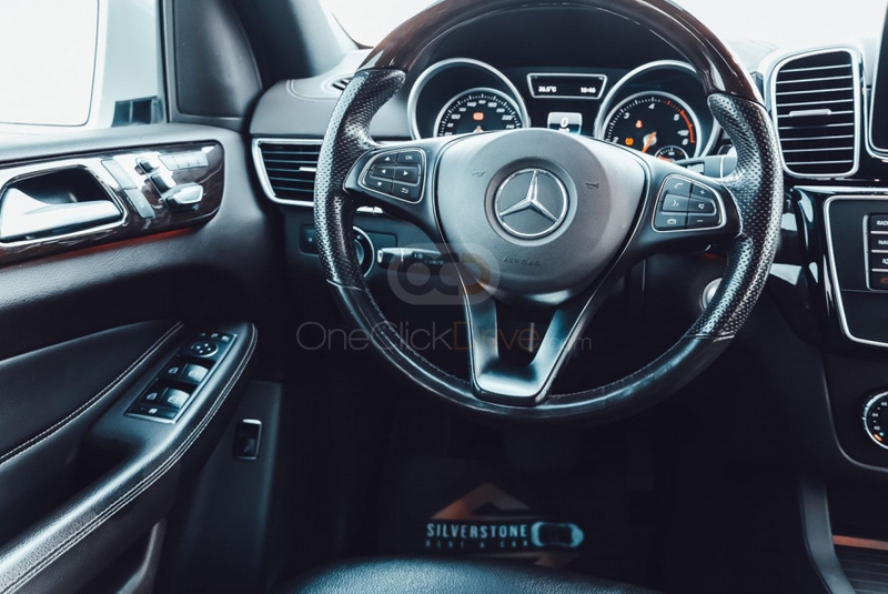 Weiß Mercedes Benz GLS500 2019