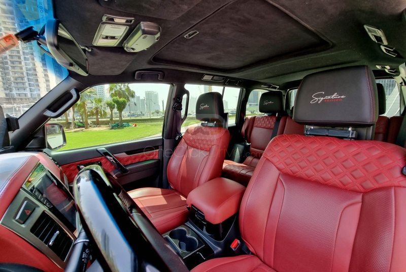 Black Mitsubishi Pajero Signature 2019