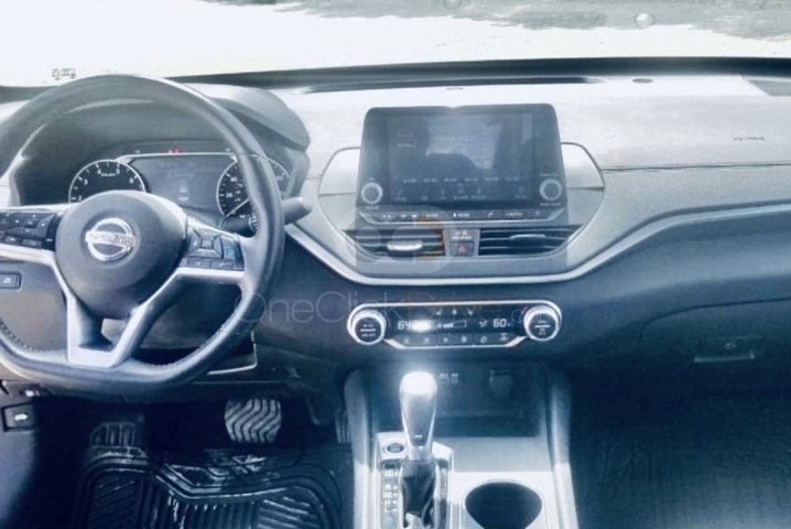Gray Nissan Altima 2019