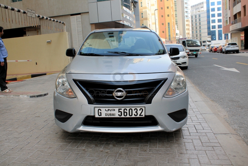 D'argento Nissan Soleggiato 2015