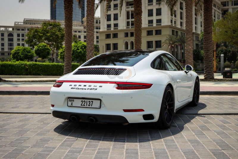 белый Порше 911 Каррера ГТС 2019