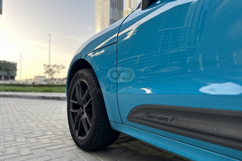 Turquoise Porsche Macan 2022