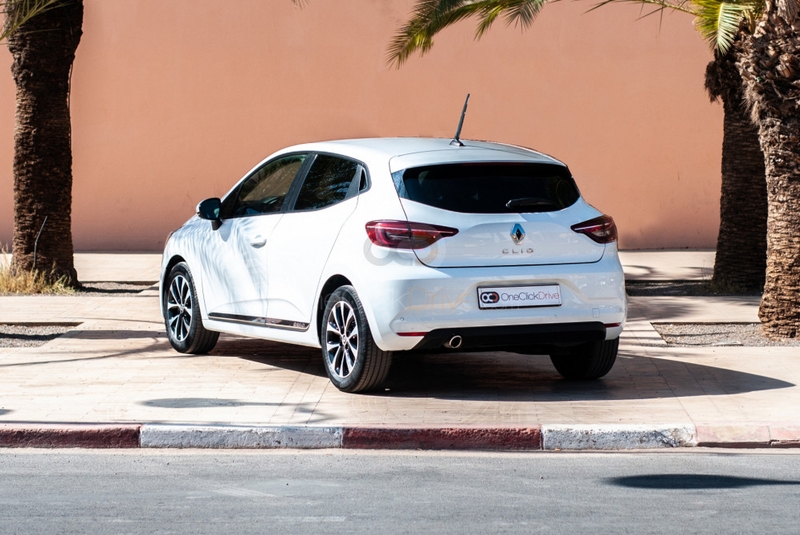 White Renault Clio Sport Trourer 2023