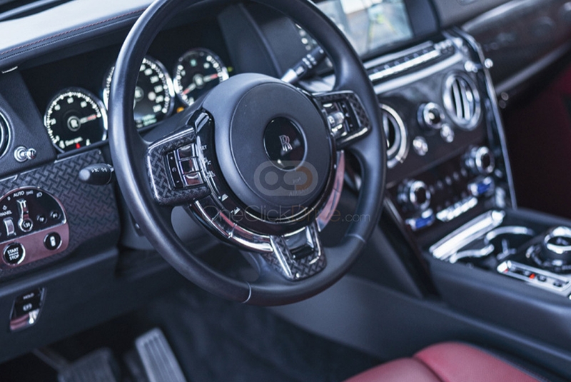 Schwarz Rolls Royce Schwarzes Cullinan-Abzeichen 2021