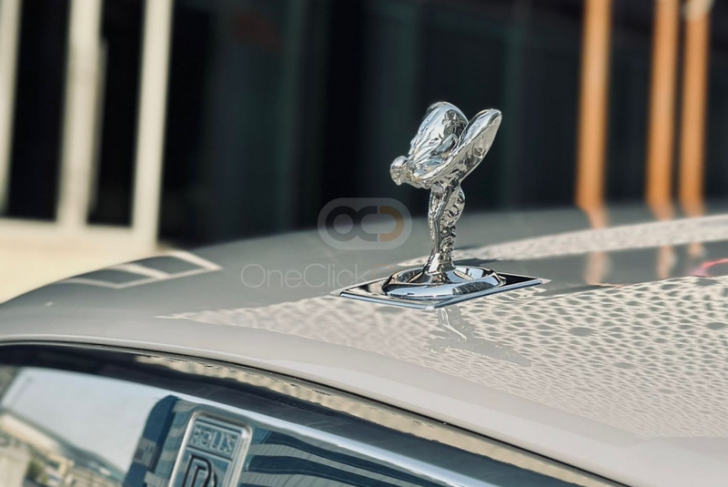 Gray Rolls Royce Cullinan 2024