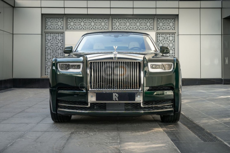 Green Rolls Royce Phantom Extended 2022
