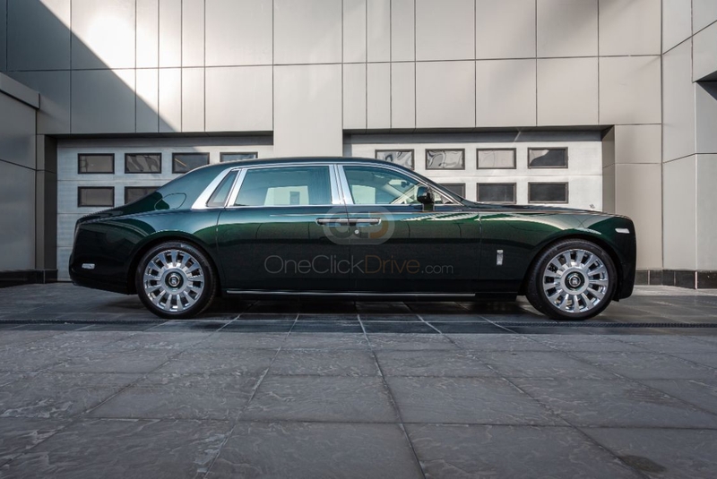 Green Rolls Royce Phantom Extended 2022