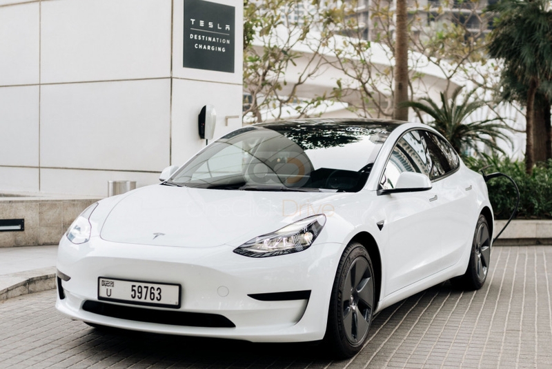 blanc Tesla Modèle 3 Standard Plus 2022