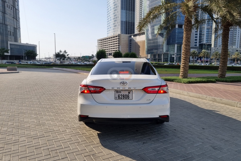 blanc Toyota Camry 2019