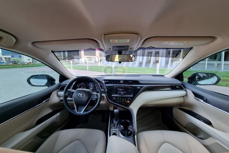 blanc Toyota Camry 2019
