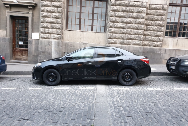 Siyah Toyota korol 2014