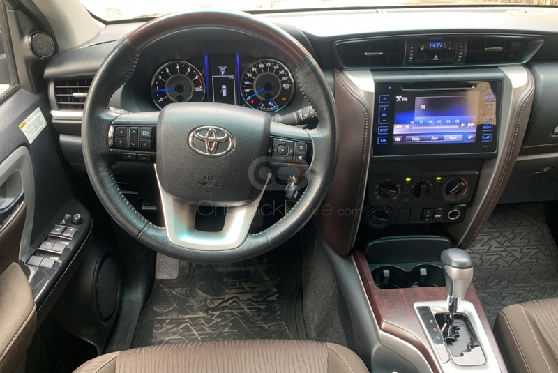 marrón Toyota Fortuner 2019