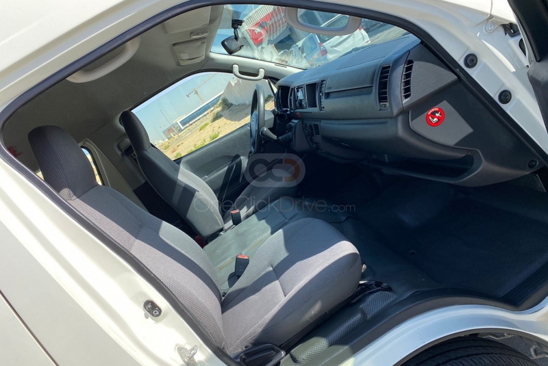 White Toyota Hiace 13 Seater 2018