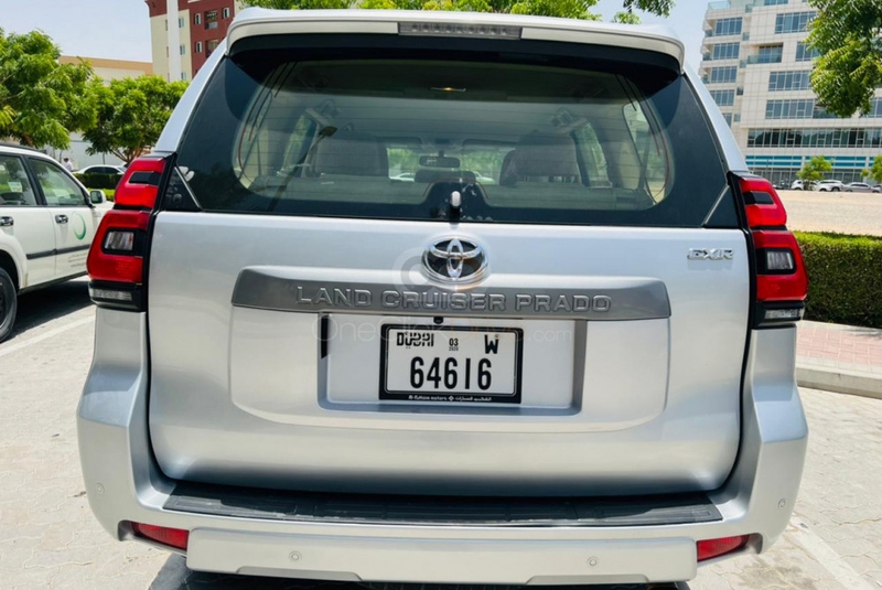 Blanco Toyota Prado 2019