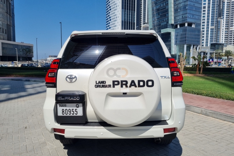 Beyaz Toyota Prado 2022