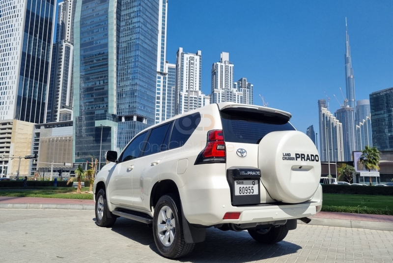Weiß Toyota Prado 2022