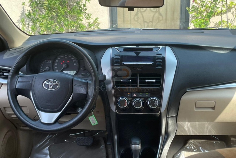 D'argento Toyota Yaris Sedan 2019