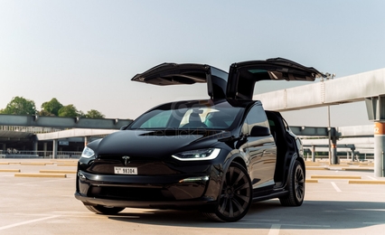 item Toelating Amfibisch Huur Tesla Model X Plaid 2022 auto in Dubai at AED 2400/dag & AED  54000/maand OCD-19058