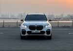White BMW X5 M50i 2021