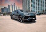 Black Lamborghini Urus 2020