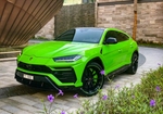 Yeşil Lamborghini Urus İnci Kapsül 2021
