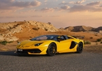 Sarı Lamborghini Aventador SVJ Roadster 2022