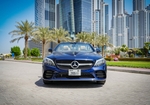 Azul Mercedes Benz C300 convertible 2020