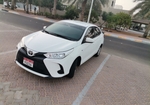 White Toyota Yaris 2021