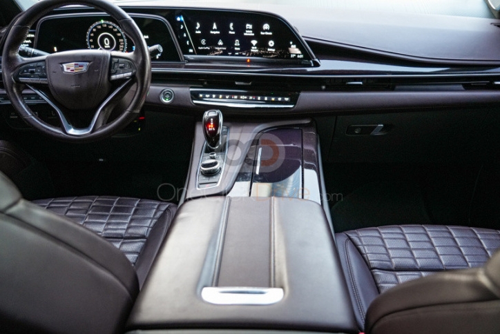 Cadillac Escalade 2022-7 Seater 3