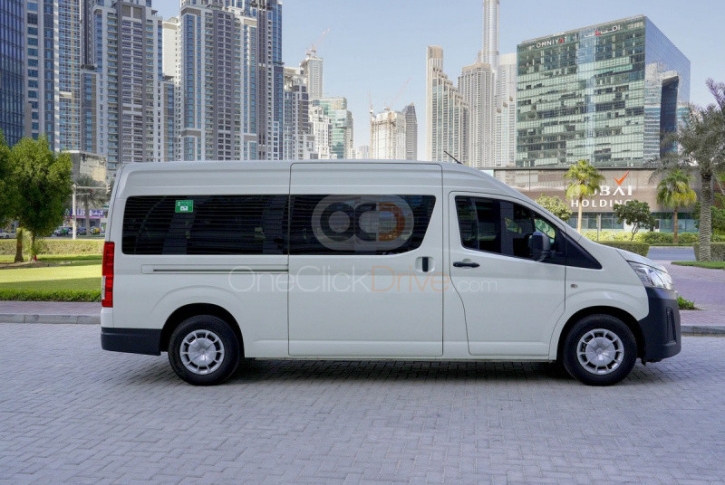 Toyota Hiace 11 places 2022 2