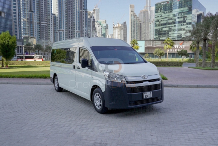 Toyota Hiace 11 places 2022 1
