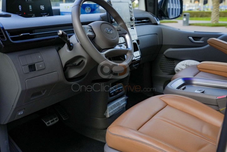 Hyundai Staria 9S 2022 with Driver 3