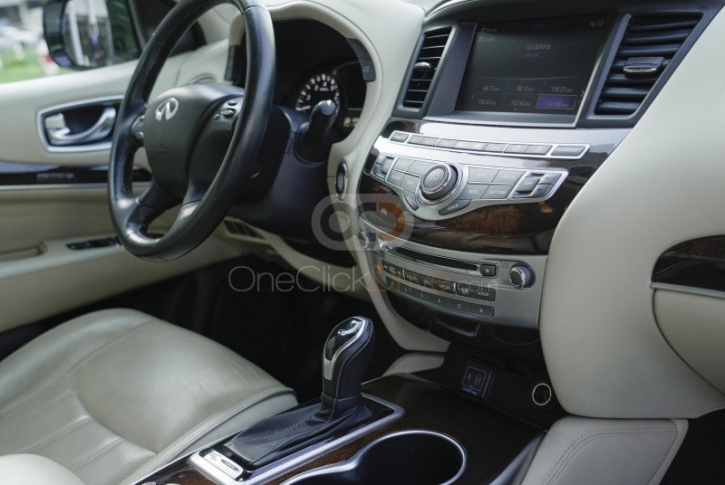 Infiniti QX60 with Driver 3