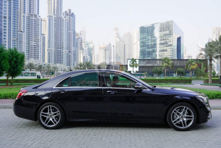 Mercedes Benz S Class with Driver 2