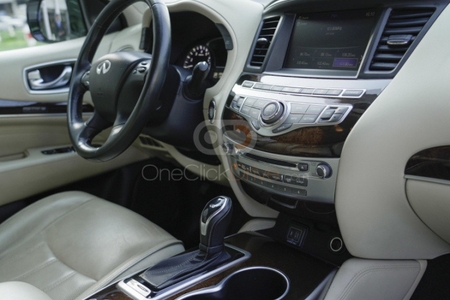 Infiniti QX60 with Driver